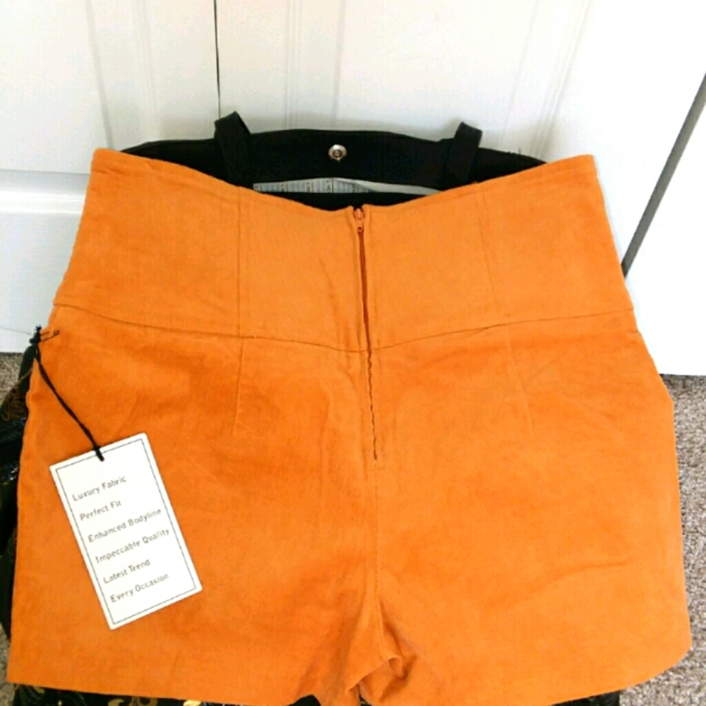 Orange shorts M